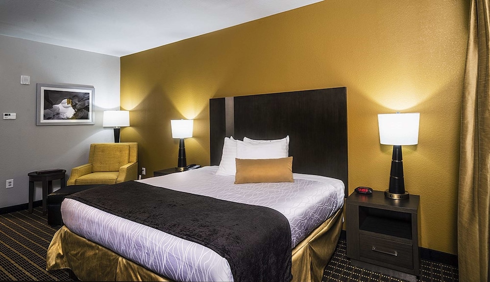 Best Western Plus Lampasas Inn and Suites 17/36