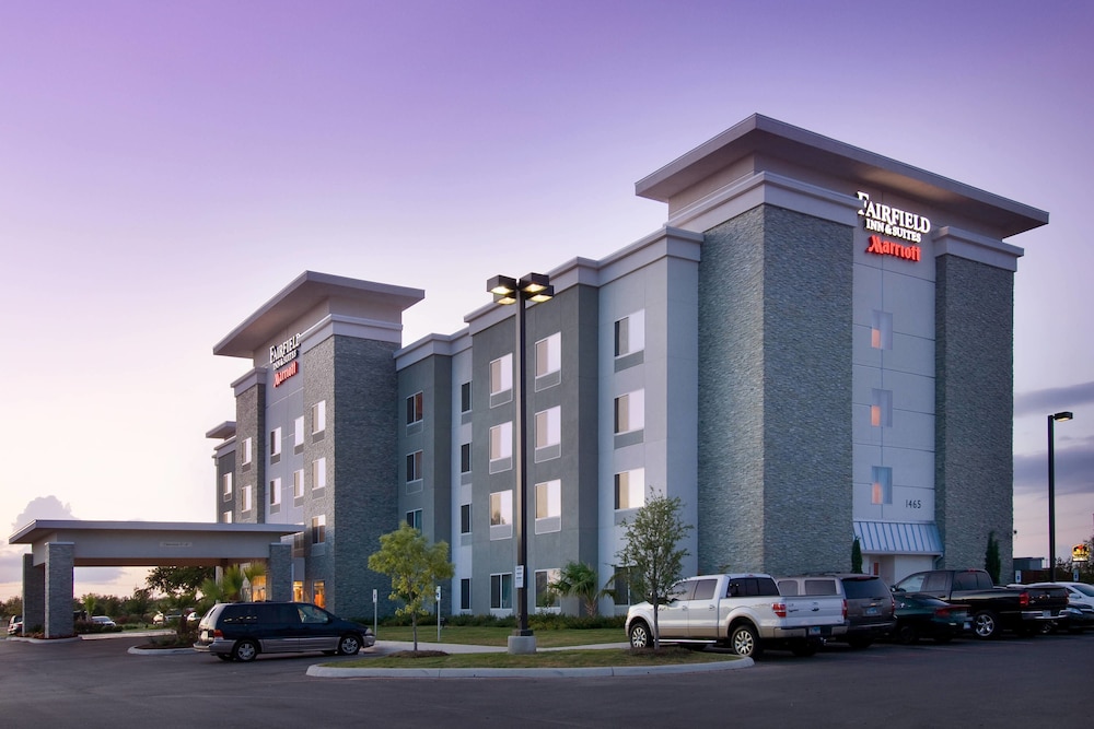 Fairfield Inn Suites New Braunfels 25/30