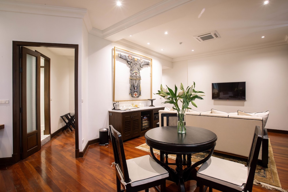 The Bridge An Eclectic Luxotel Chiangmai 56/72