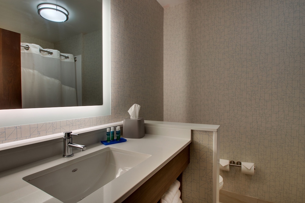 Holiday Inn Express and Suites Mt Sterling North 22/72