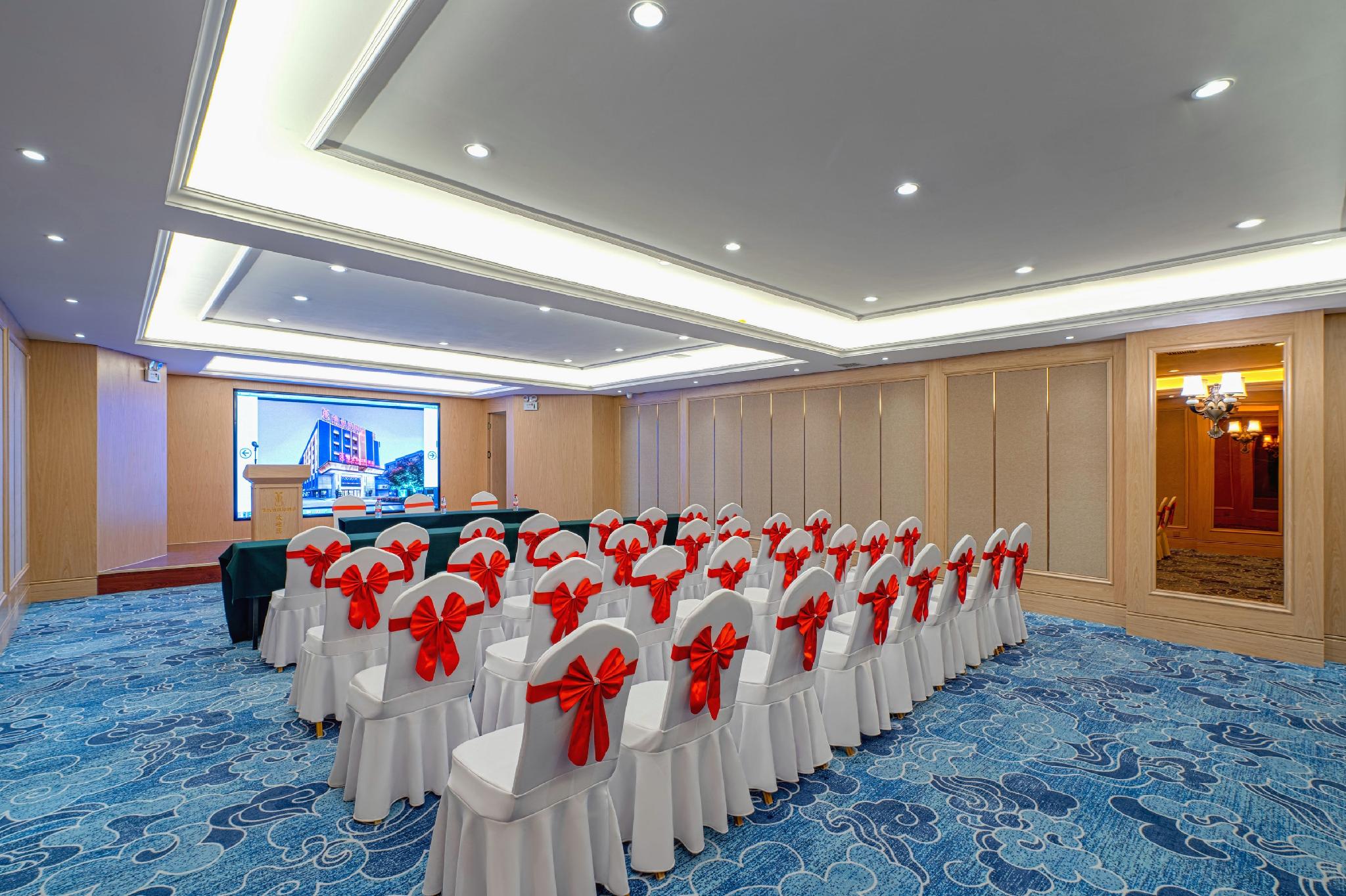 Vienna International Hotel (Urumqi International Airport) 22/27