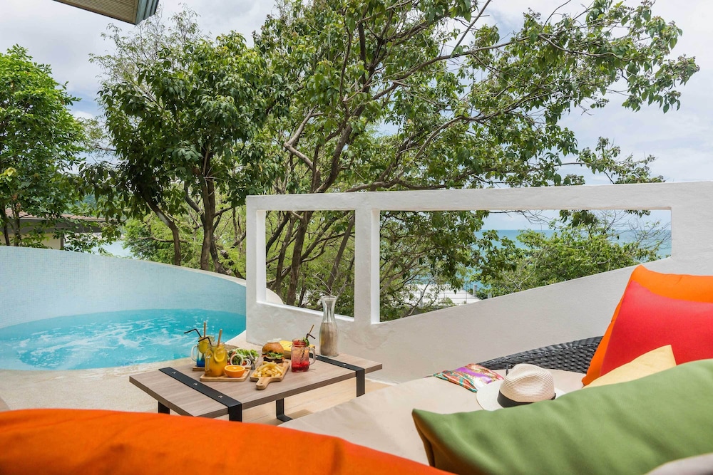 Cocohut Beach Resort 33/50