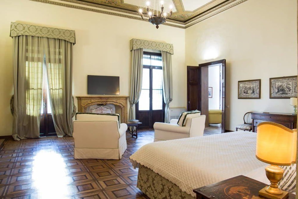 TERRACE, SUITE