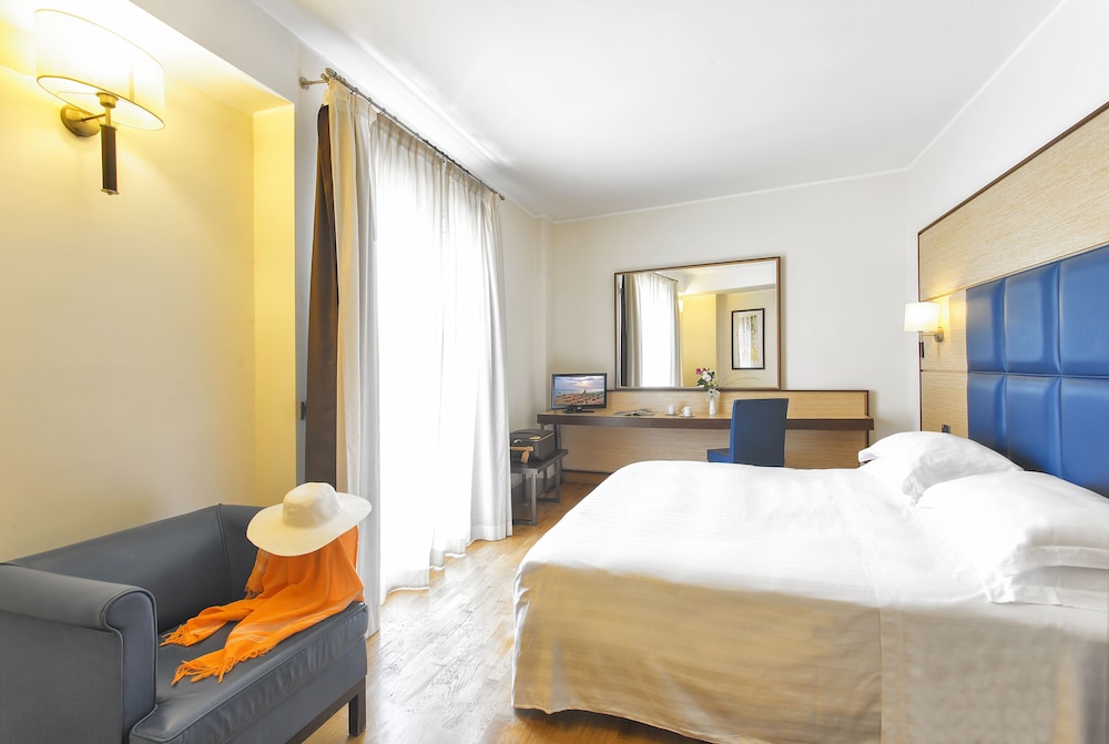 Virgilio Grand Hotel 3/30
