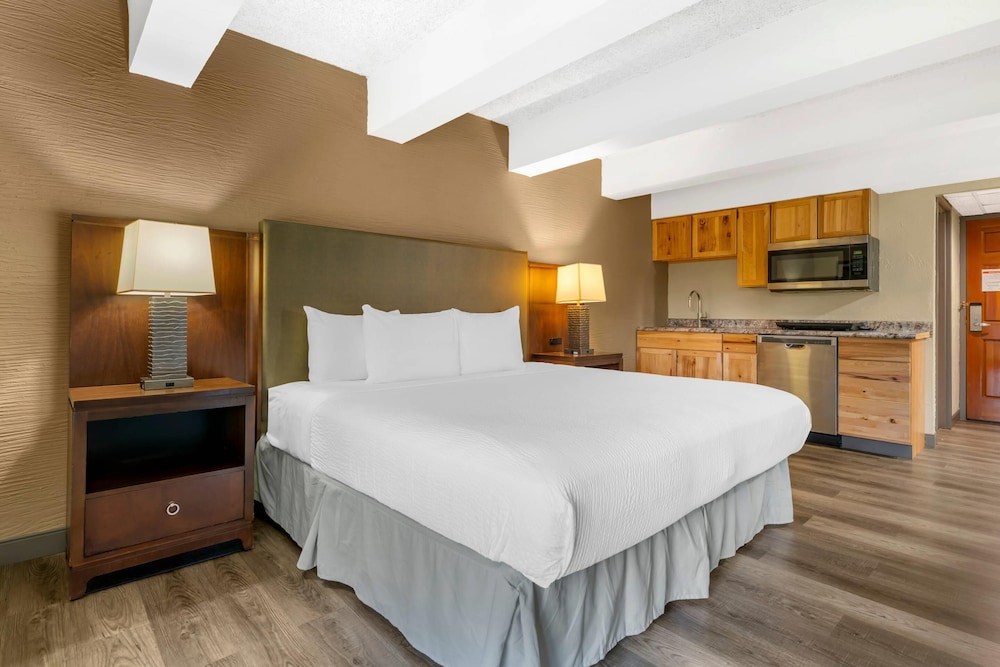 Fairway Inn and Suites Mishicot - Wi 16/50