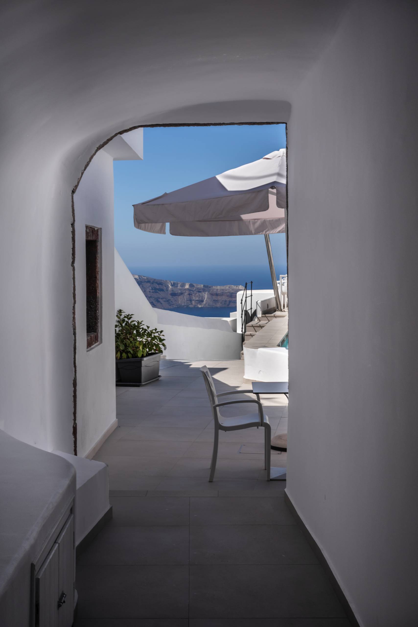 Cave, Grand, Outdoor Jetted Tub
