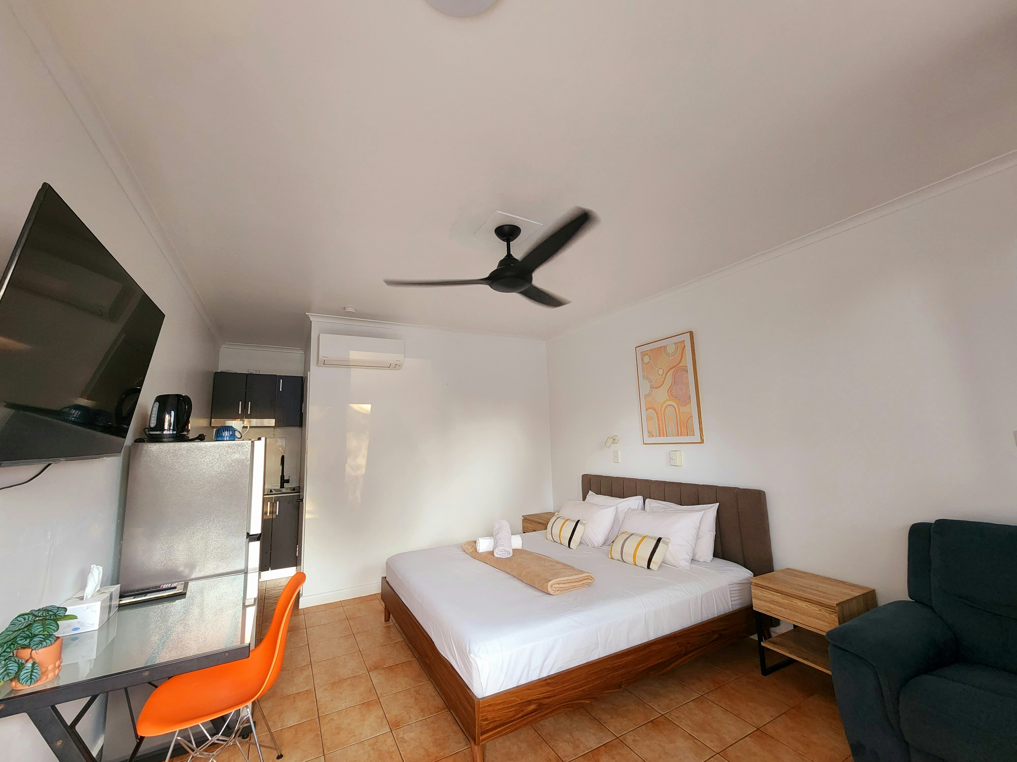 Palm Court Budget Motel Backpackers 12/43