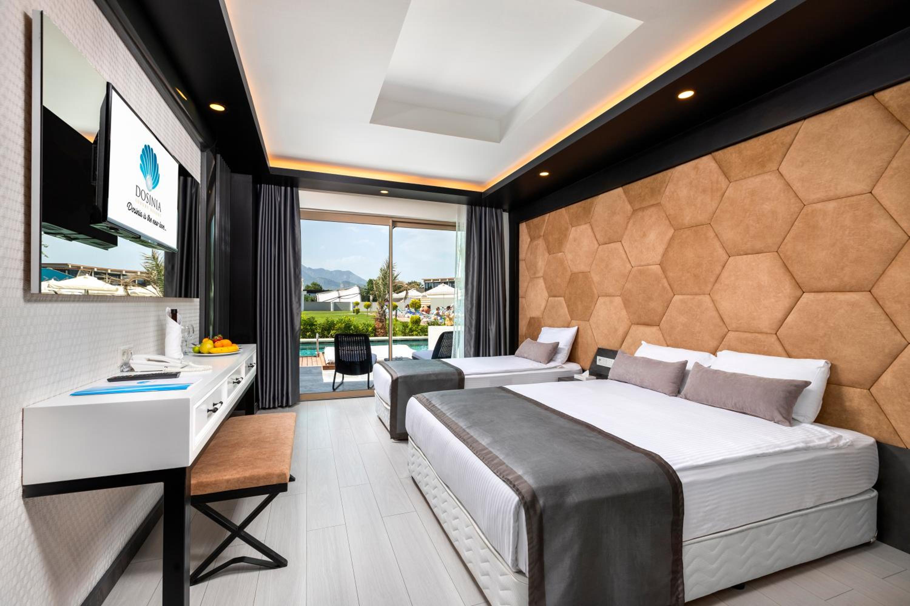 Swim Up, Double Bed, Pool View