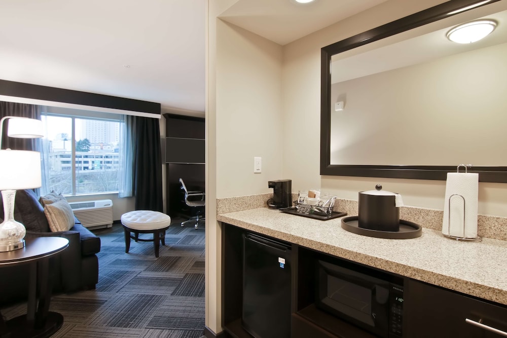 Hampton Inn Suites Bellevue Downtown Seattle Wa 37/53