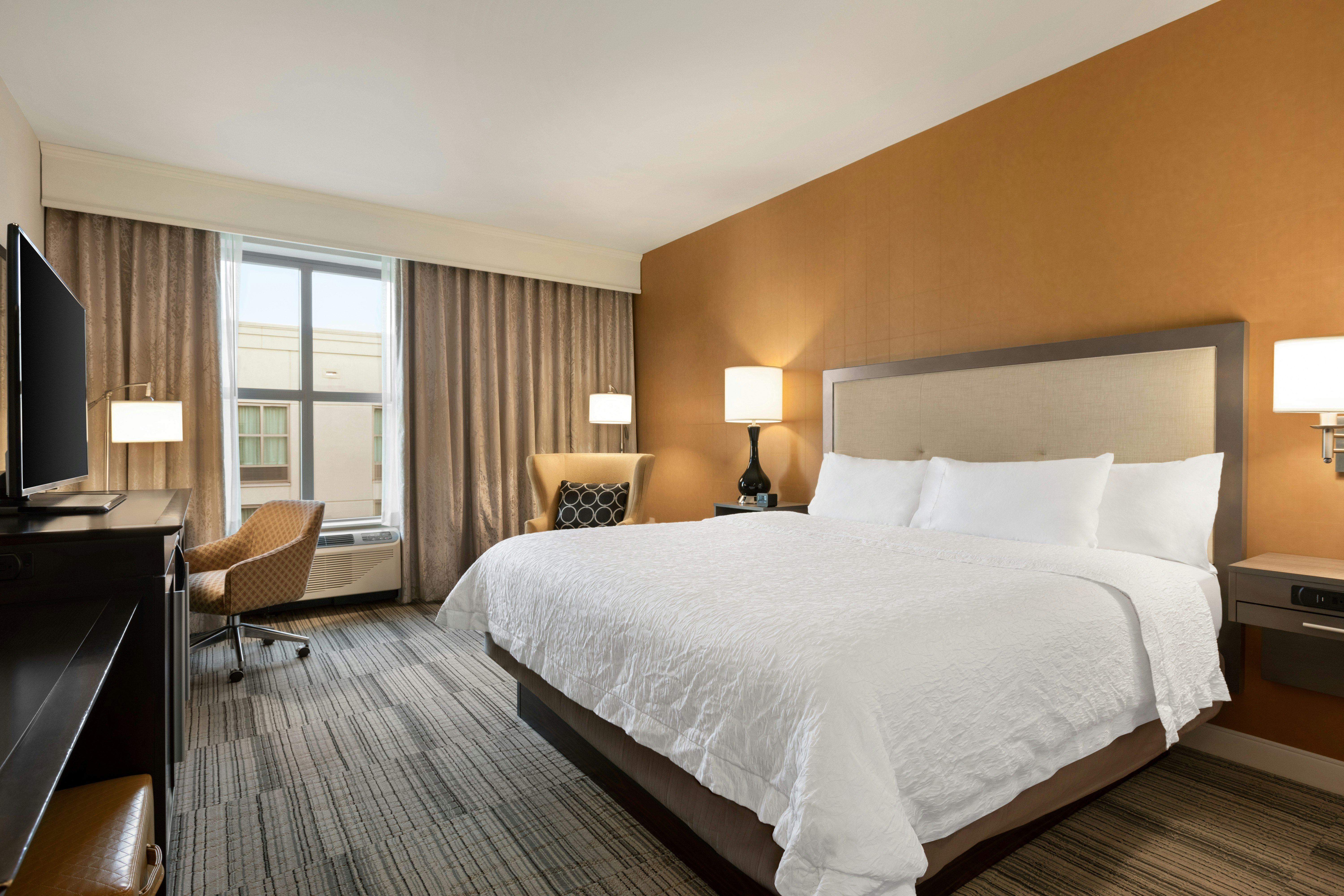 ROOM, KING BED, ACCESSIBLE