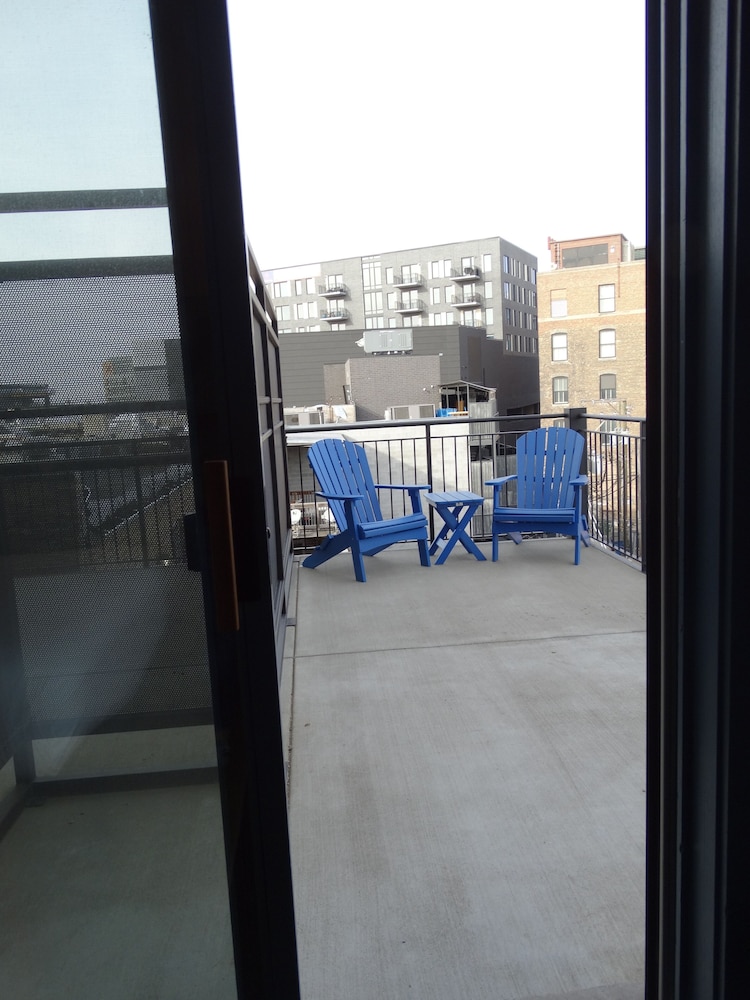 The Chicago Hotel Collection - Wrigleyville 42/44
