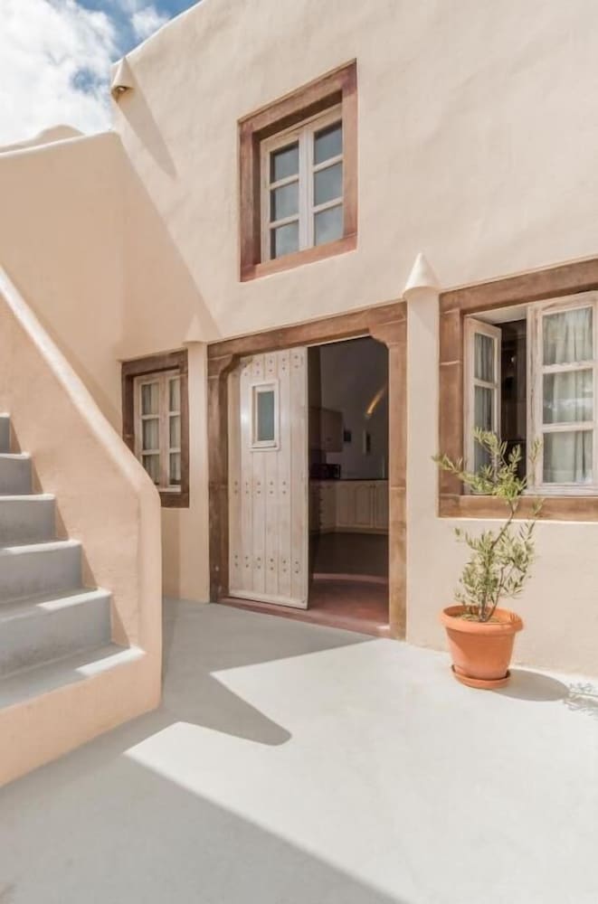 Villa Kisiris 36/40