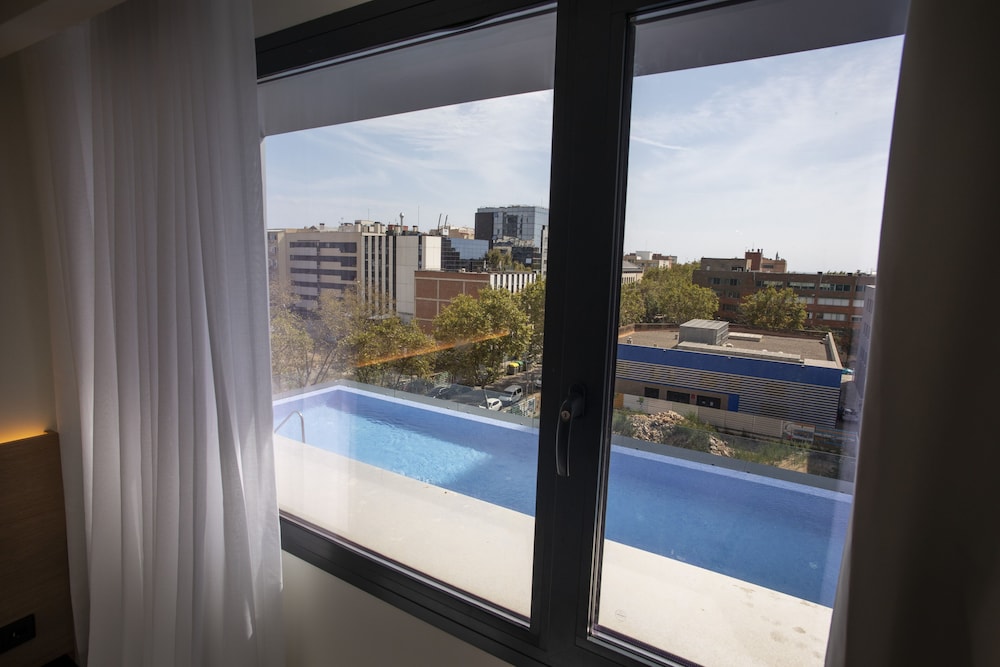 Paxton Barcelona 4/73