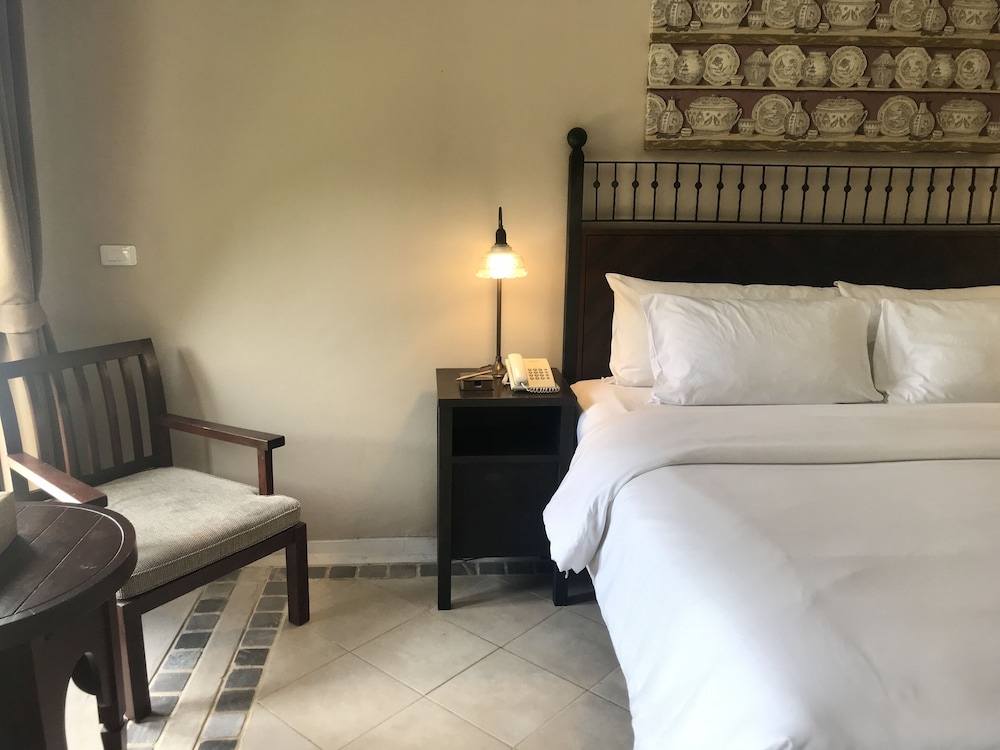 1 BEDROOM, ROMANTIC, STUDIO, SUITE, GARDEN VIEW