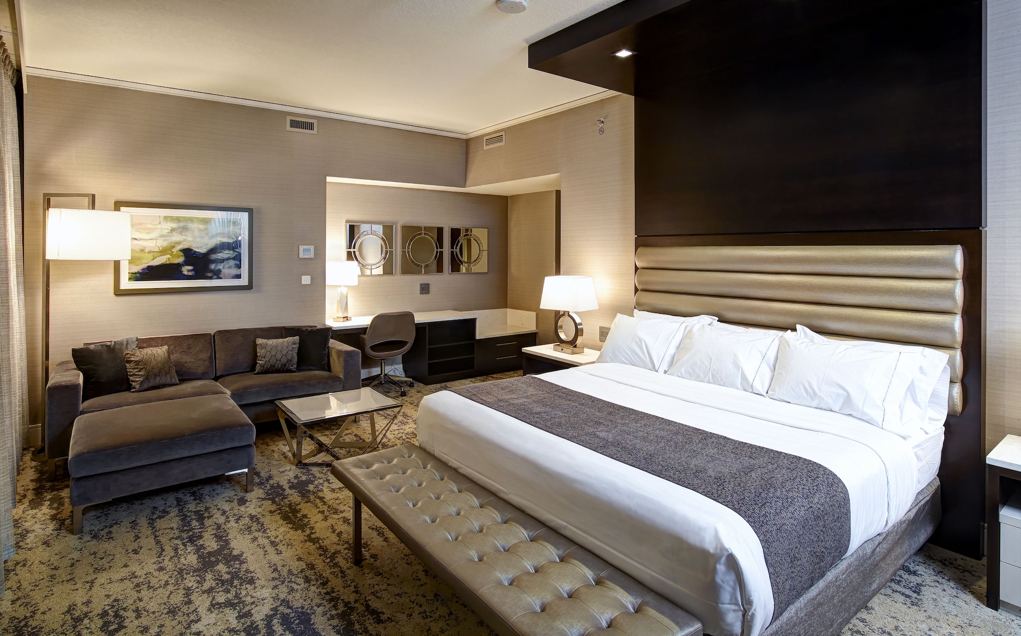 Suite, Promenade Tower