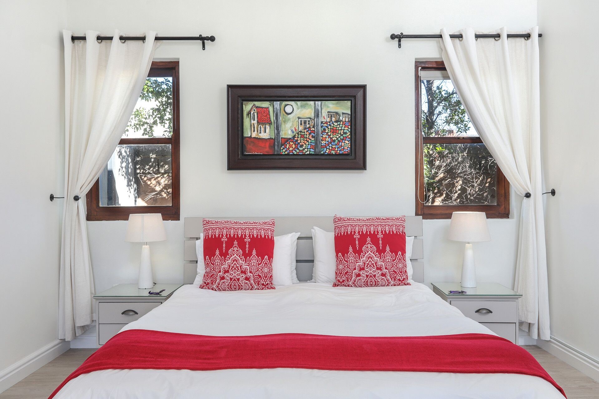 SUITE, QUEEN BED