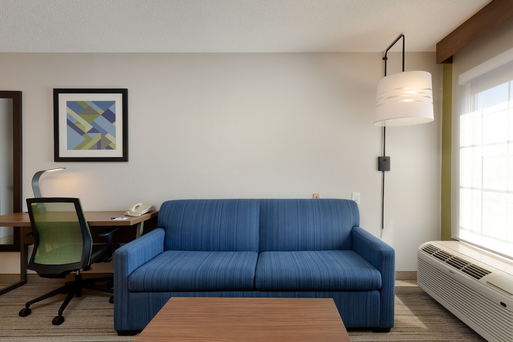Holiday Inn Express Hotel & Suites Milton East I-10 43/73