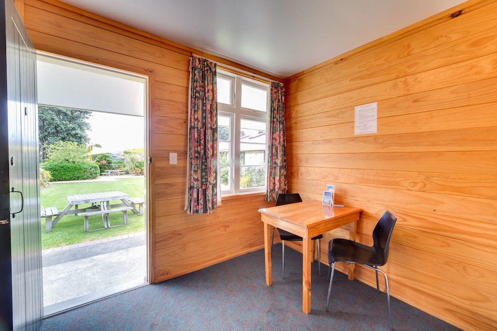 Wellington Top 10 Holiday Park 36/50