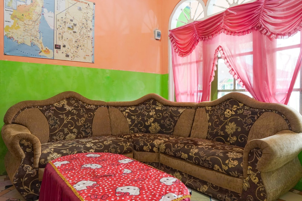 SPOT ON 1762 Gandrung Payungan Family Inn 16/26