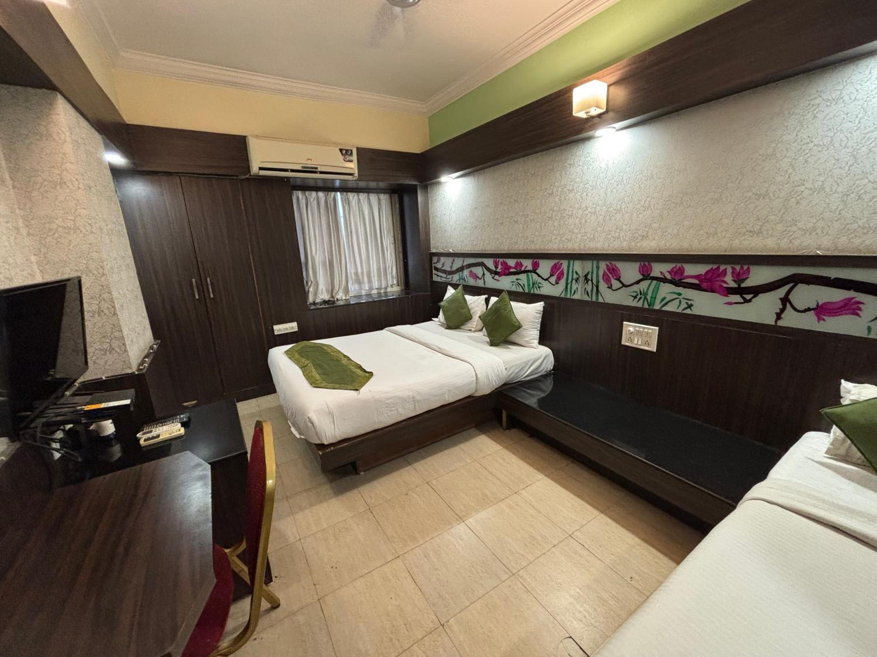 HOTEL PARADISE 15/30