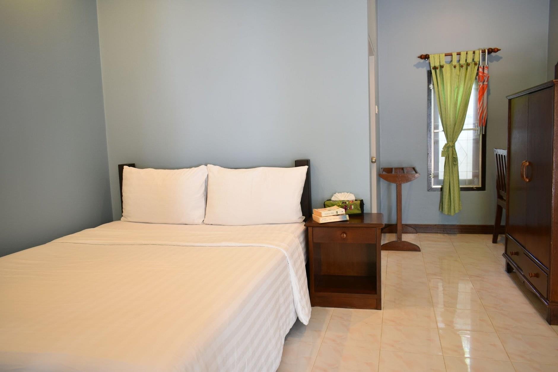 Standard, Twin Beds