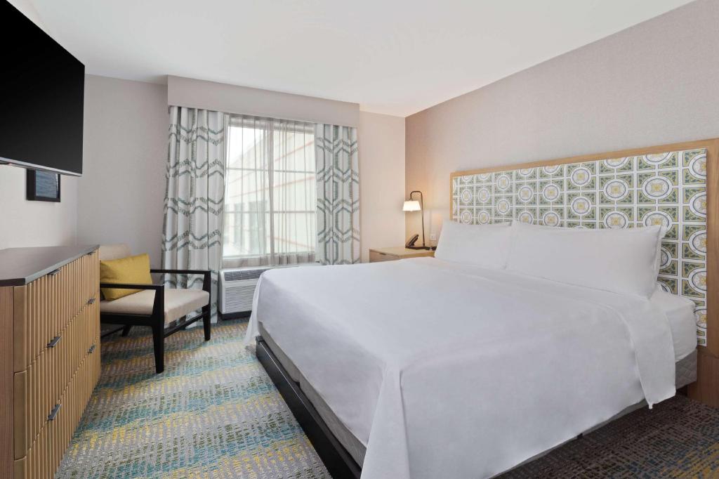 1 BEDROOM, DELUXE, SUITE, 2 KING BEDS, 2 BATHROOMS