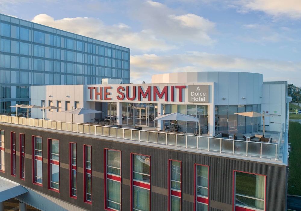 The Summit Hotel 2/62