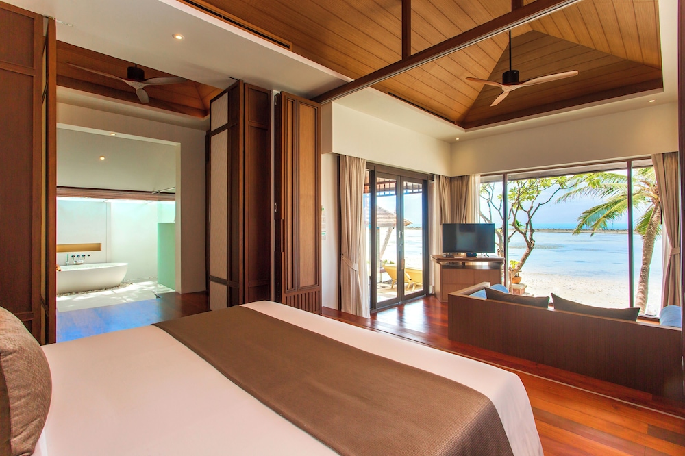 Grand Royal Suite Beachfront