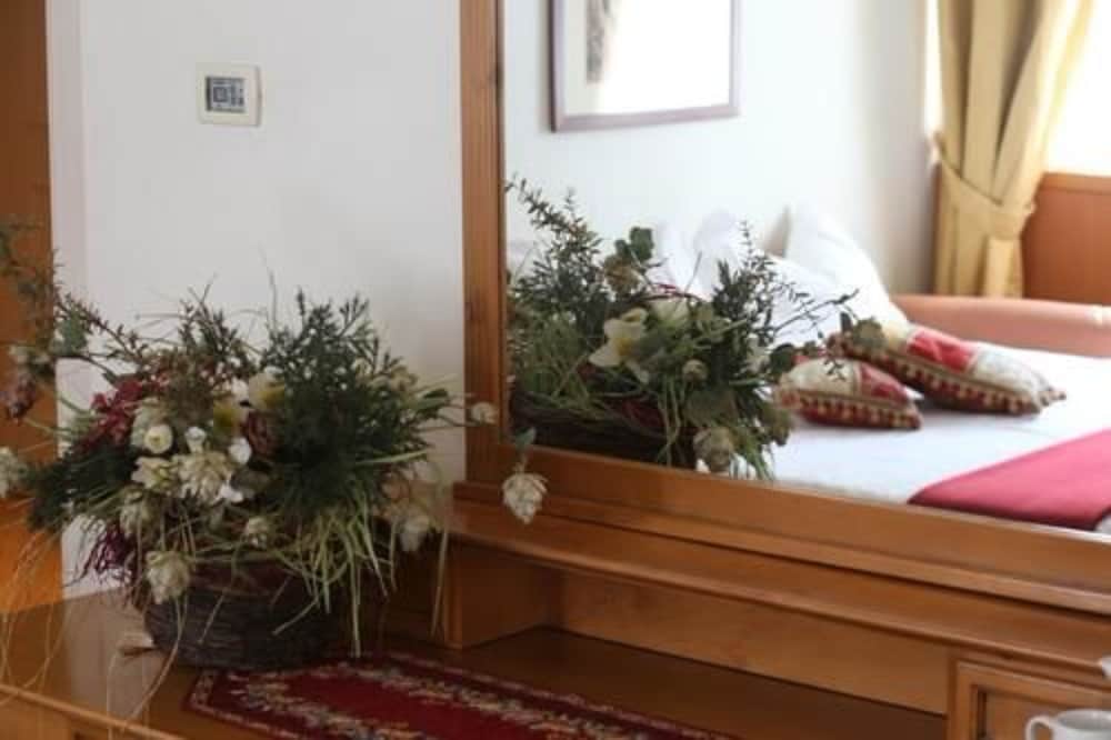 Alpen Suite Hotel 12/48