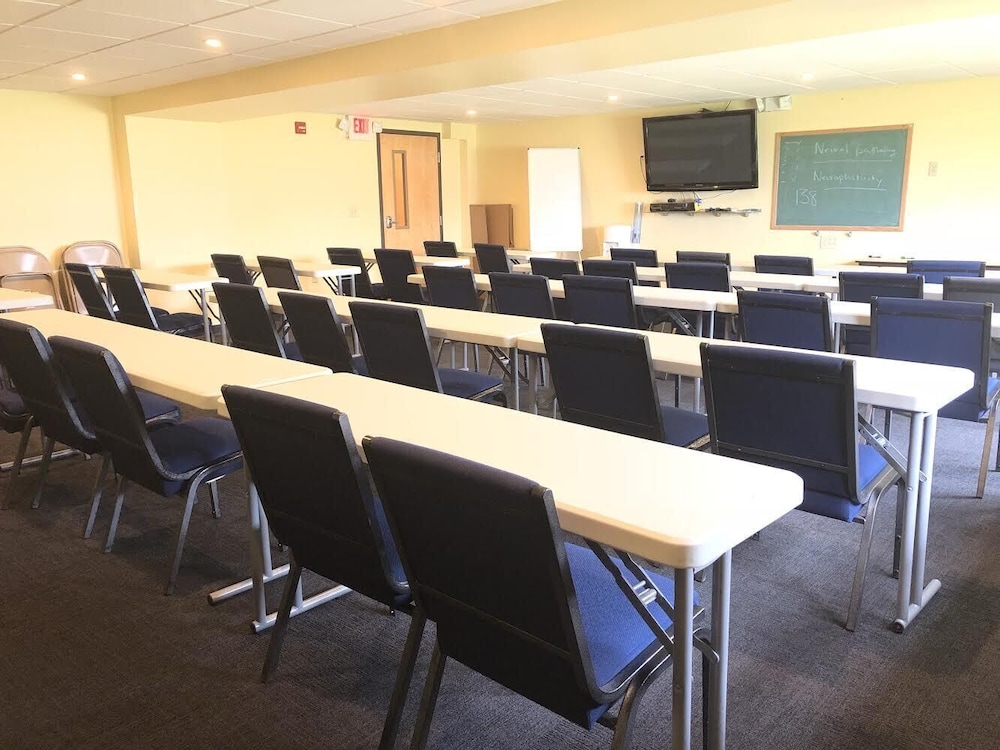 Days Inn By Wyndham Grove City Columbus South 24/27