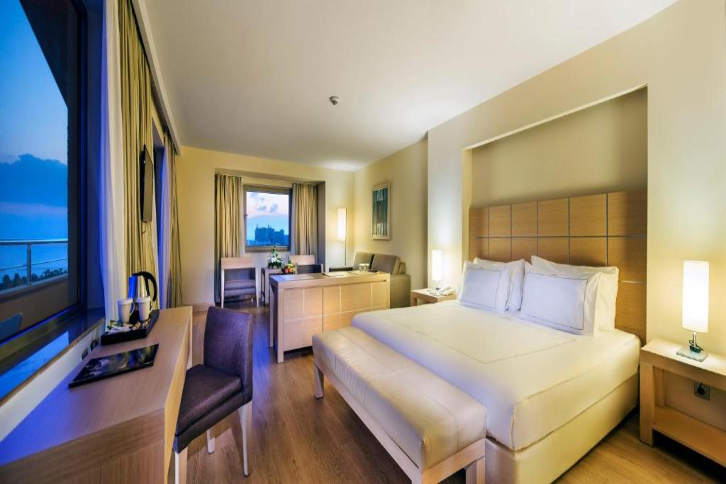 Junior Suite, Lateral Side Sea View