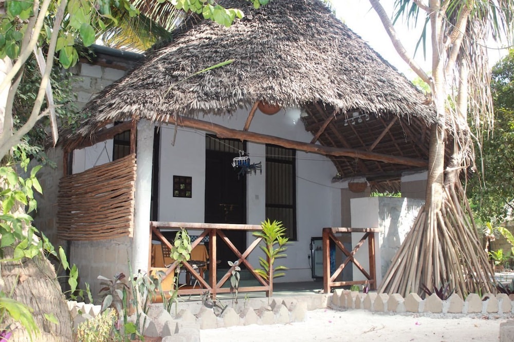 Casa Umoja Guesthouse 4/50