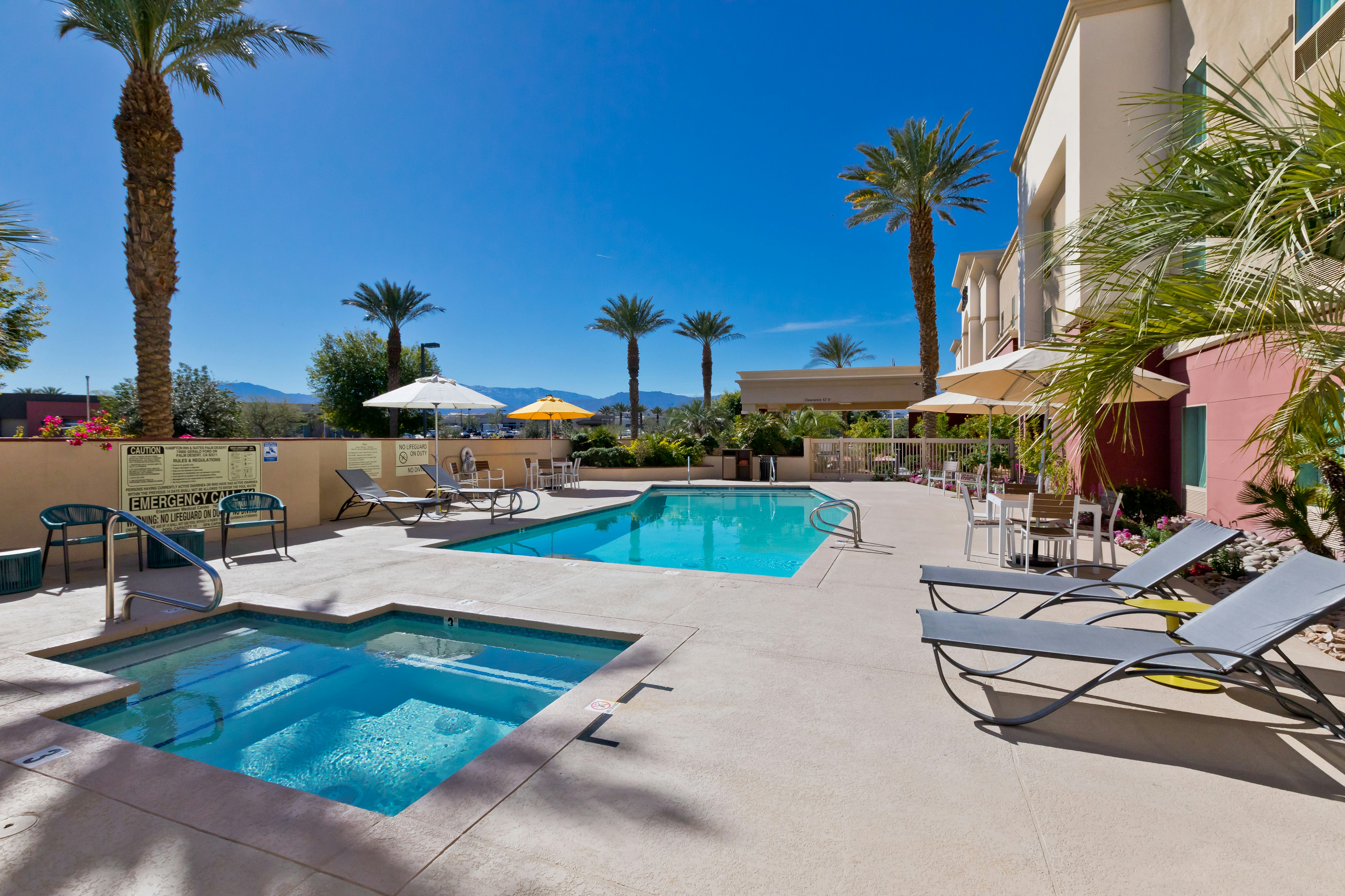 Hampton Inn & Suites Palm Desert 63/64
