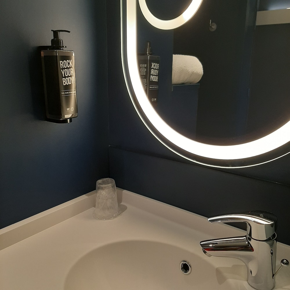 Ibis Rennes Cesson 36/76