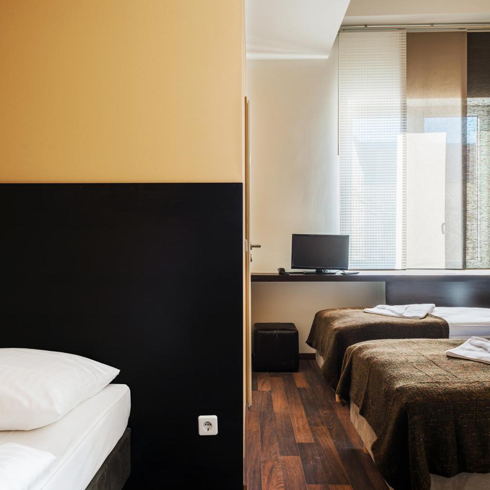 غرفة ثلاثية، Apple City Hotel 7/10