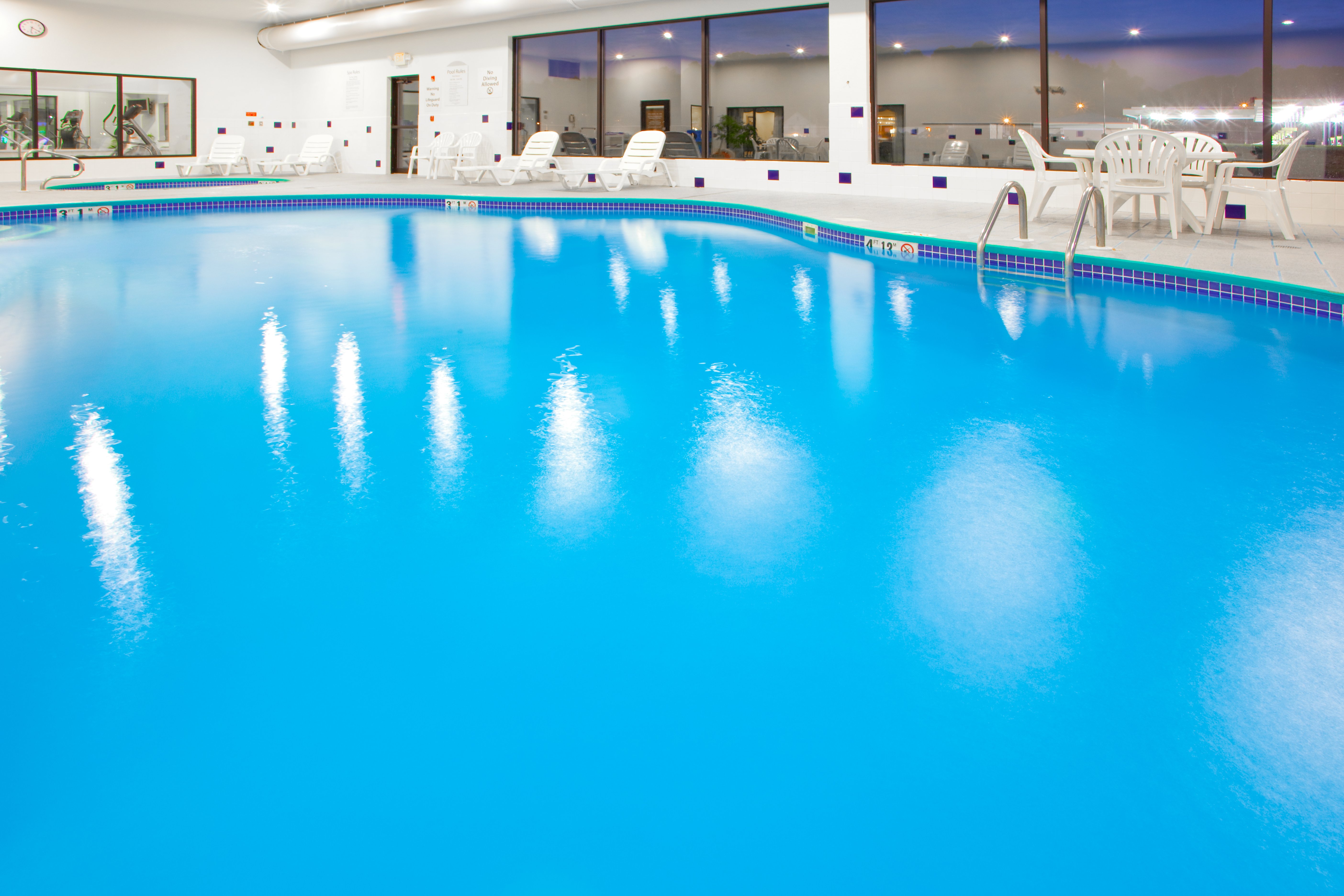 Holiday Inn Express Hotel Suites Elkins 56/60