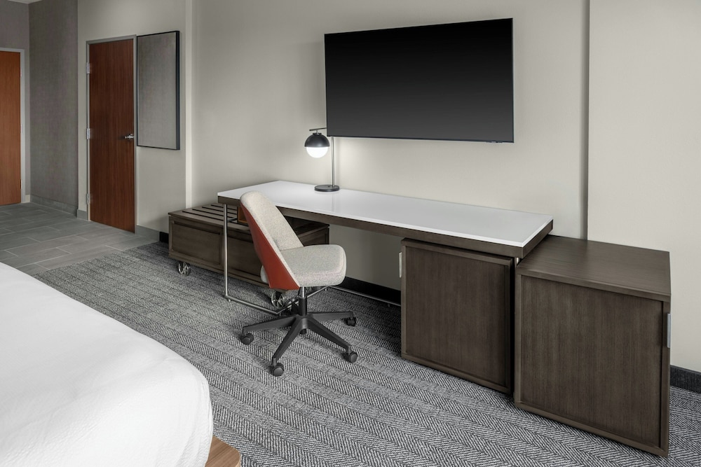 Courtyard By Marriott Sherman 33/45