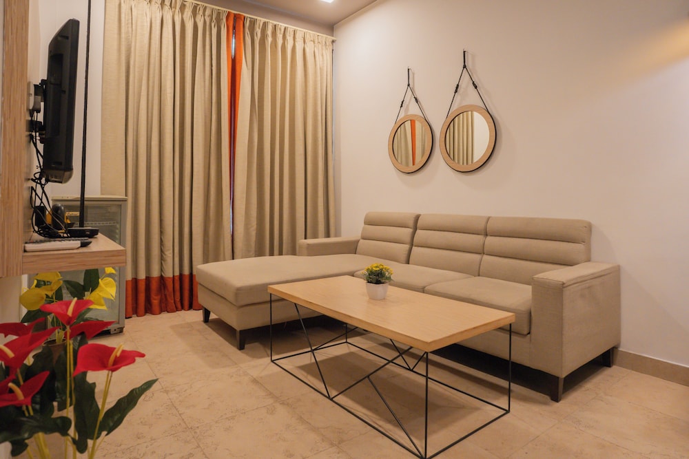 Ahuja Residency Parklane 26/50