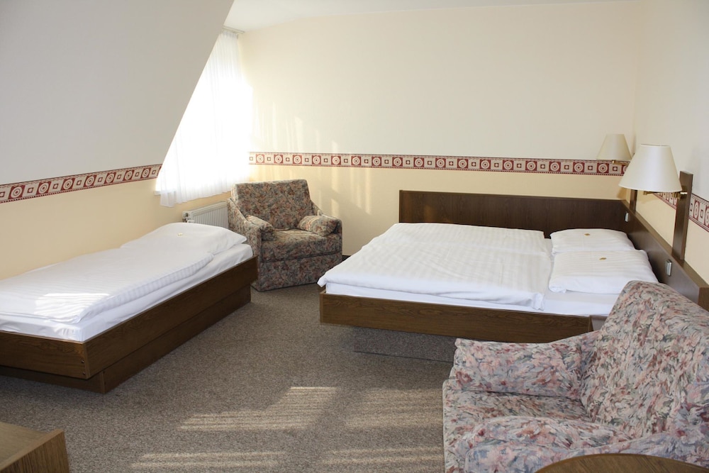 ROOM, TRIPLE