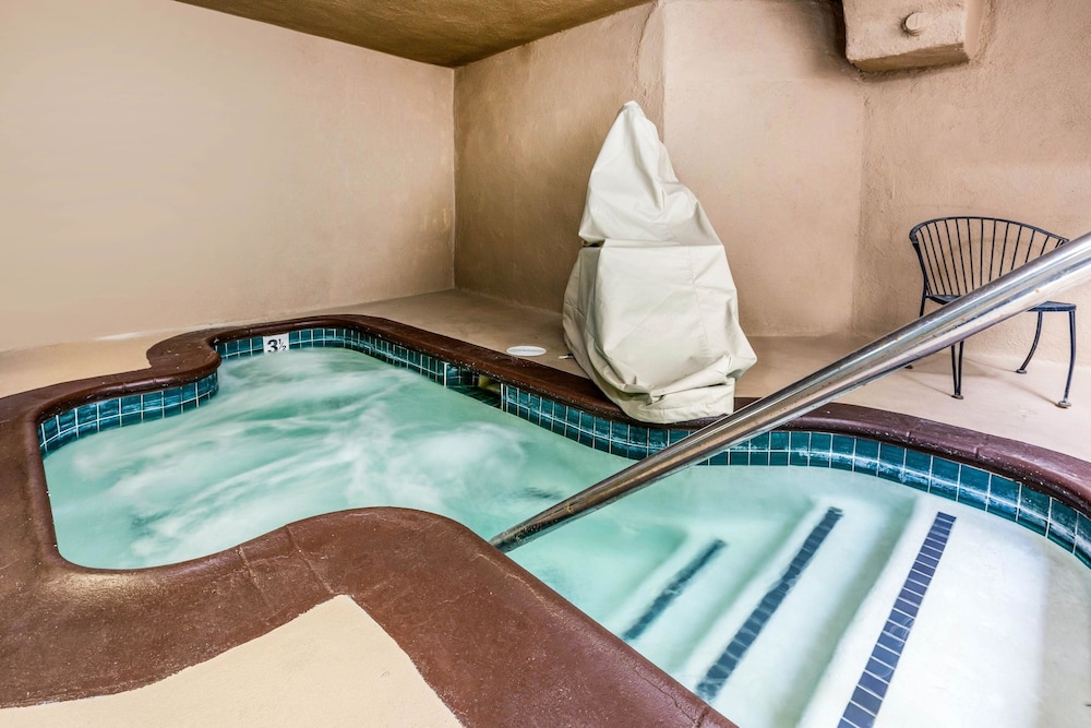 Comfort Inn & Suites Irvine Spectrum 26/49