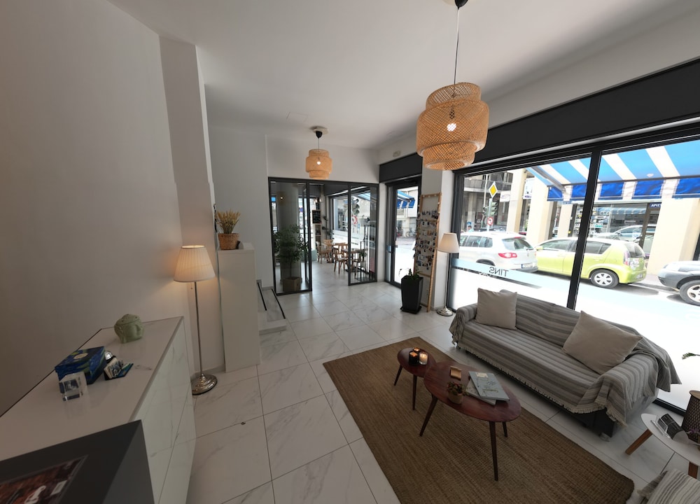 Tins Hotel City 50/50