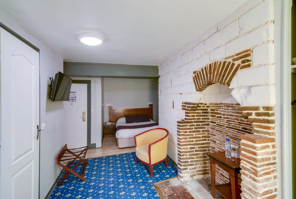 Brit Hotel Les Comtes de Champagne Centre Historique 50/50
