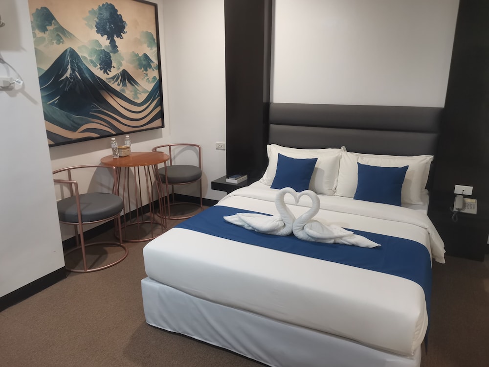 Palette Angeles, Clark International Airport, Formerly Boss Hotel 33/61
