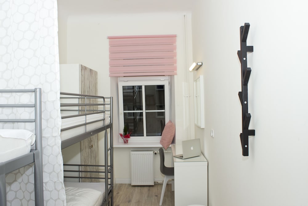 Chillout Hostel 60/70