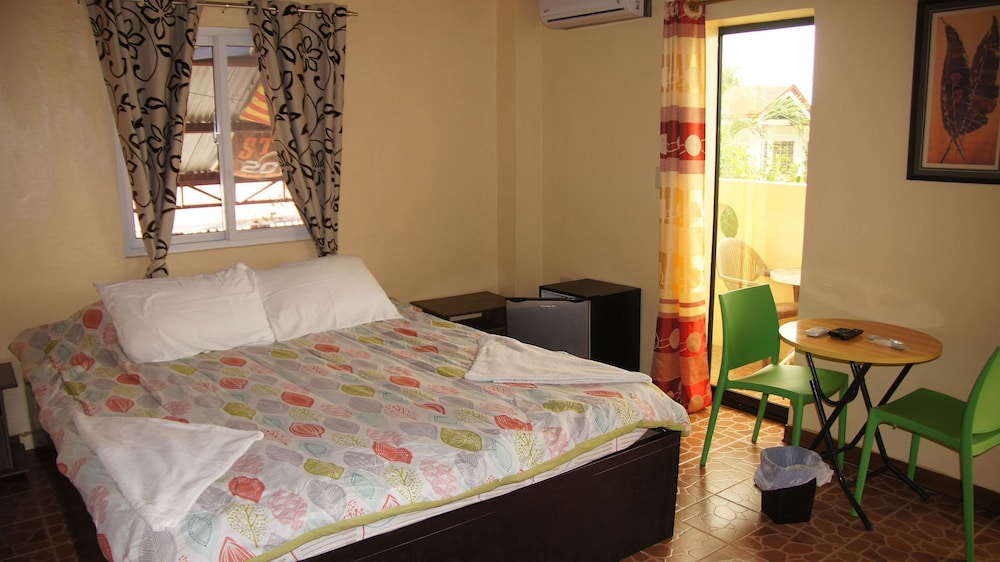 MB s Garden Inn 13/54