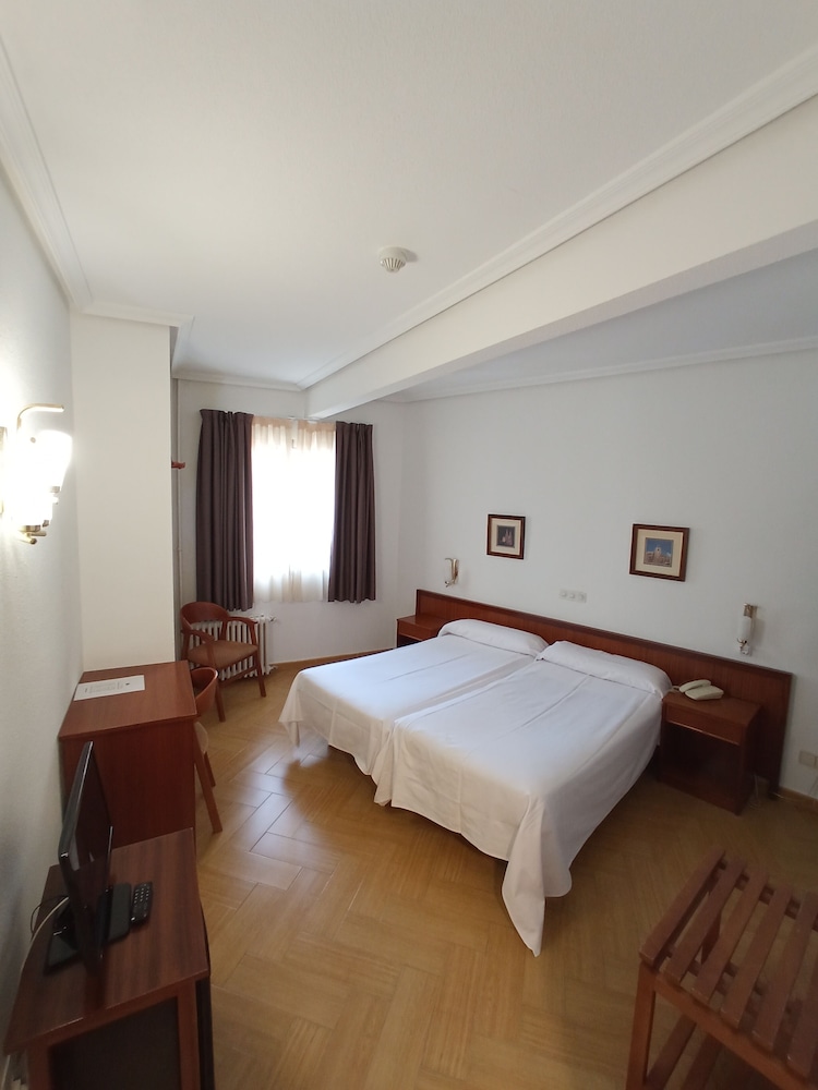 Hotel ELE Acueducto 23/57