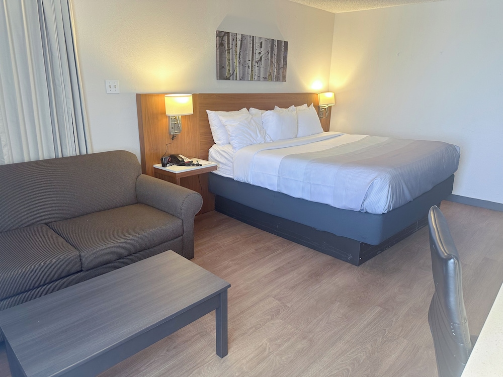 EFFICIENCY, KING BED, ACCESSIBLE