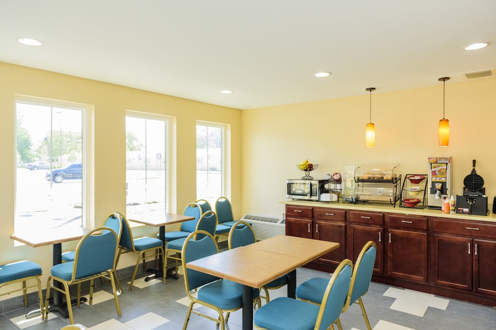 AArya Hotel By Niagara Fashion Outlets 30/44
