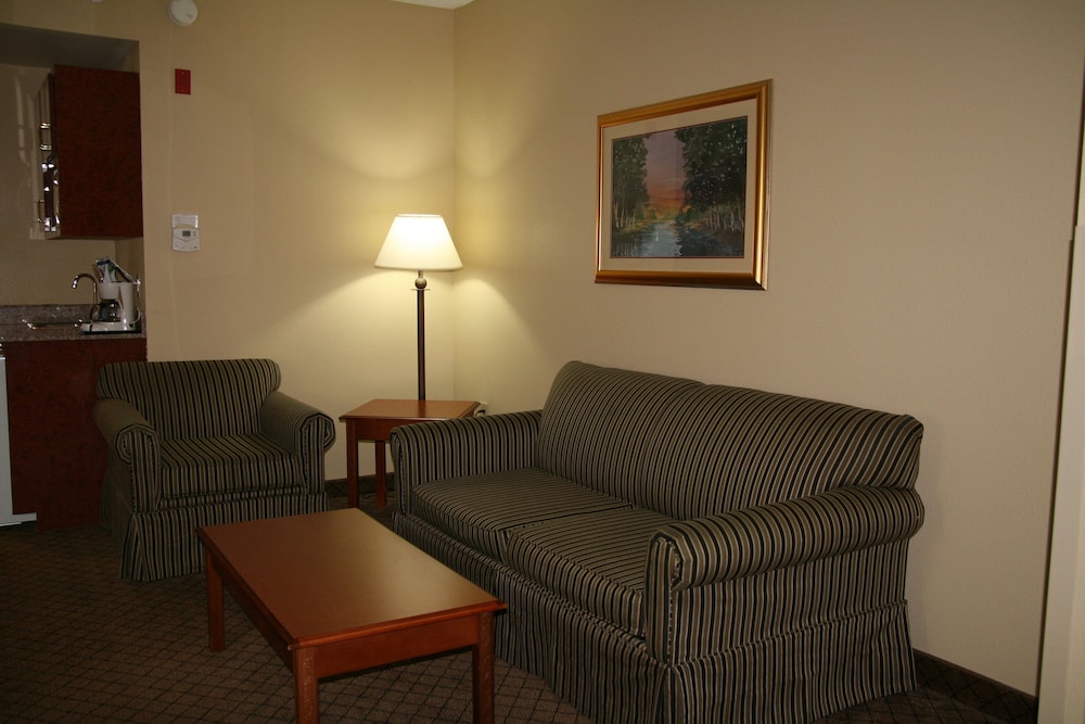 Holiday Inn Express Suites Greenwood 48/66