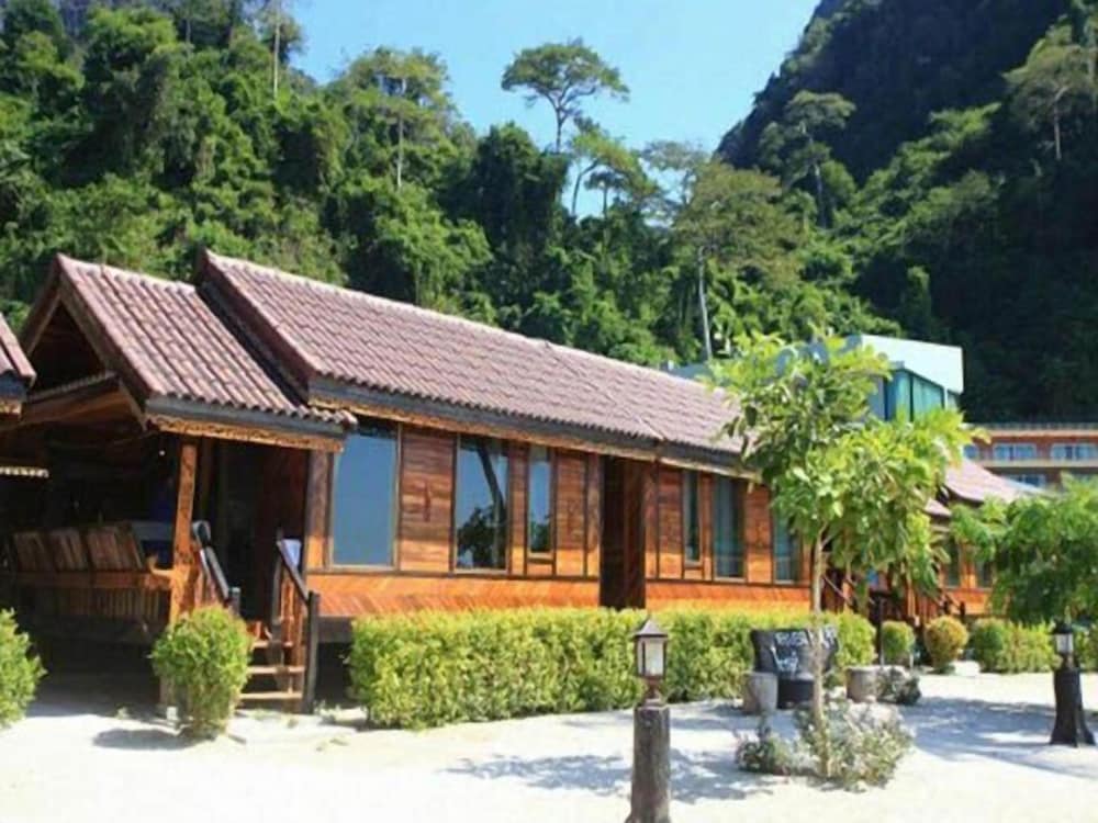 PHI PHI SAND SEA VIEW RESORT 8/57